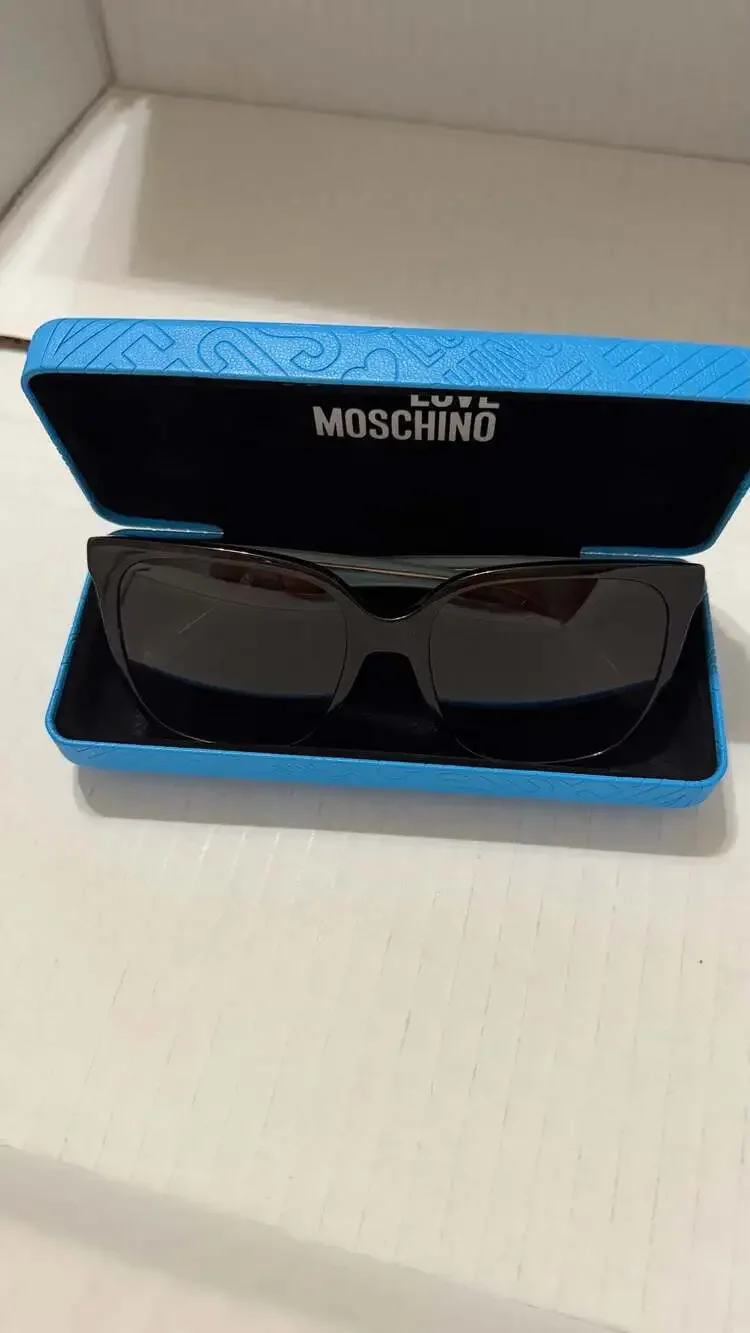 Love Moschino Women's Cat-Eye Butterfly Sunglasses with Blue Case